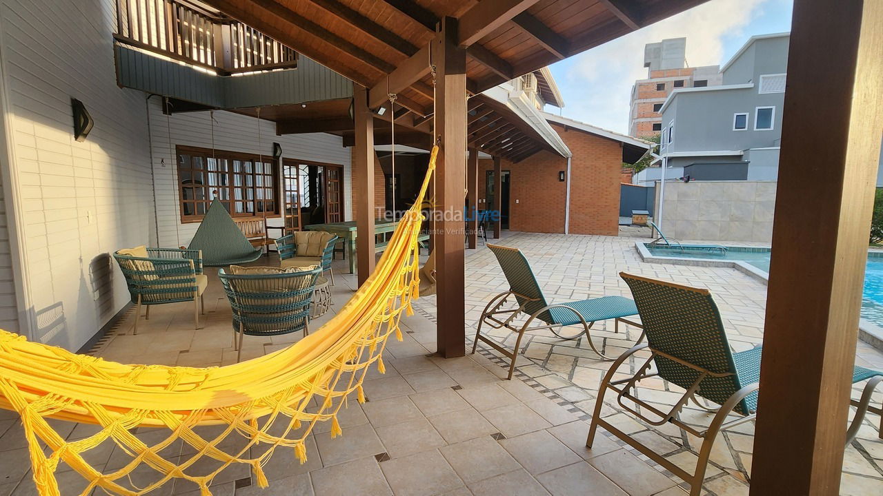 Casa para aluguel de temporada em Bombinhas (Canto Grande)