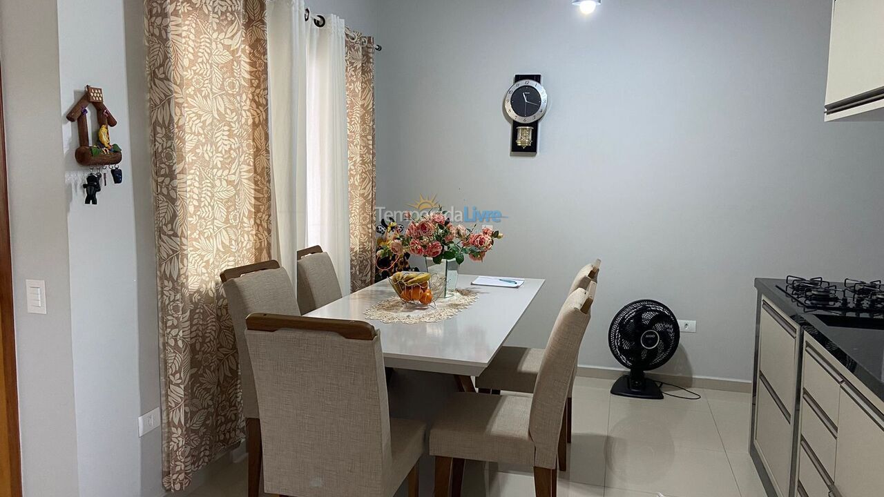 Casa para aluguel de temporada em Guaratuba (Balneário Eliane)