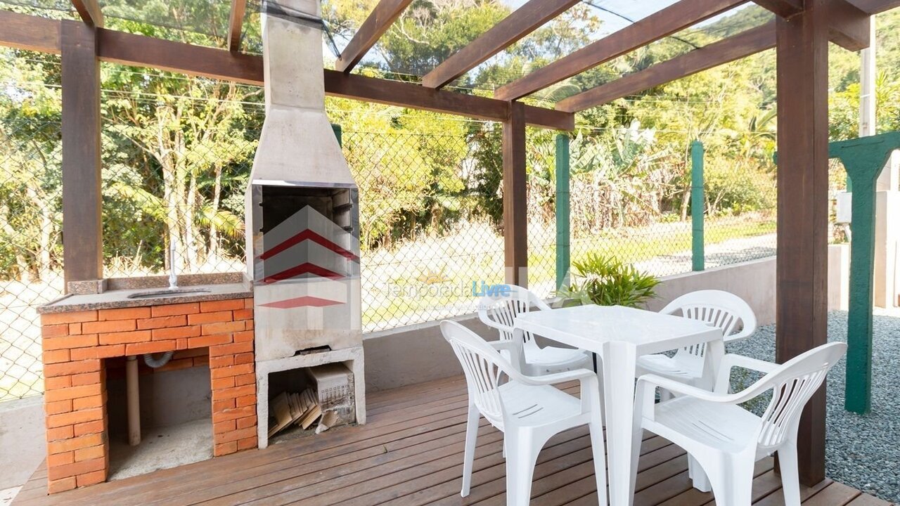 Casa para aluguel de temporada em Bombinhas (Praia de Bombas)