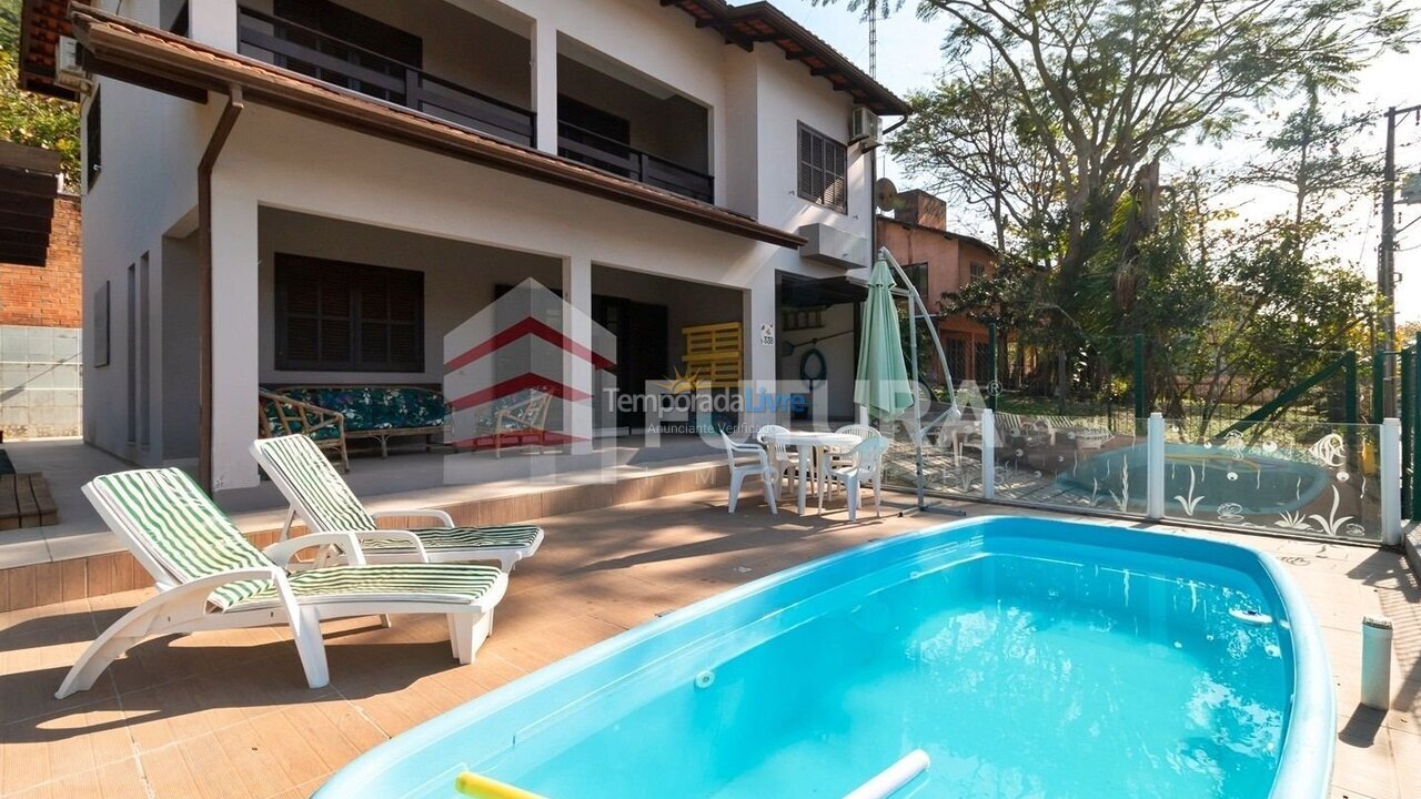 Casa para aluguel de temporada em Bombinhas (Praia de Bombas)