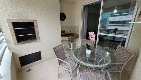 Front apartment on the 2nd floor, 100 meters from the sea in Bombas