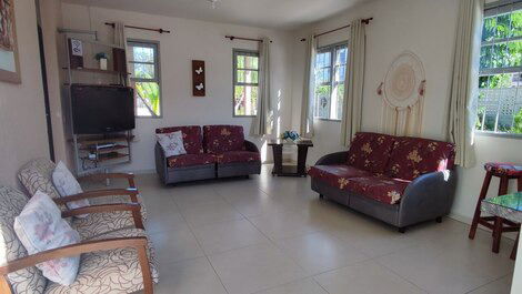 House with pool and 04 bedrooms (all with air conditioning), 300m from the beach