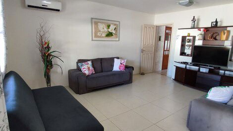 House with 04 bedrooms (all with air conditioning), swimming pool, 300m from the beach