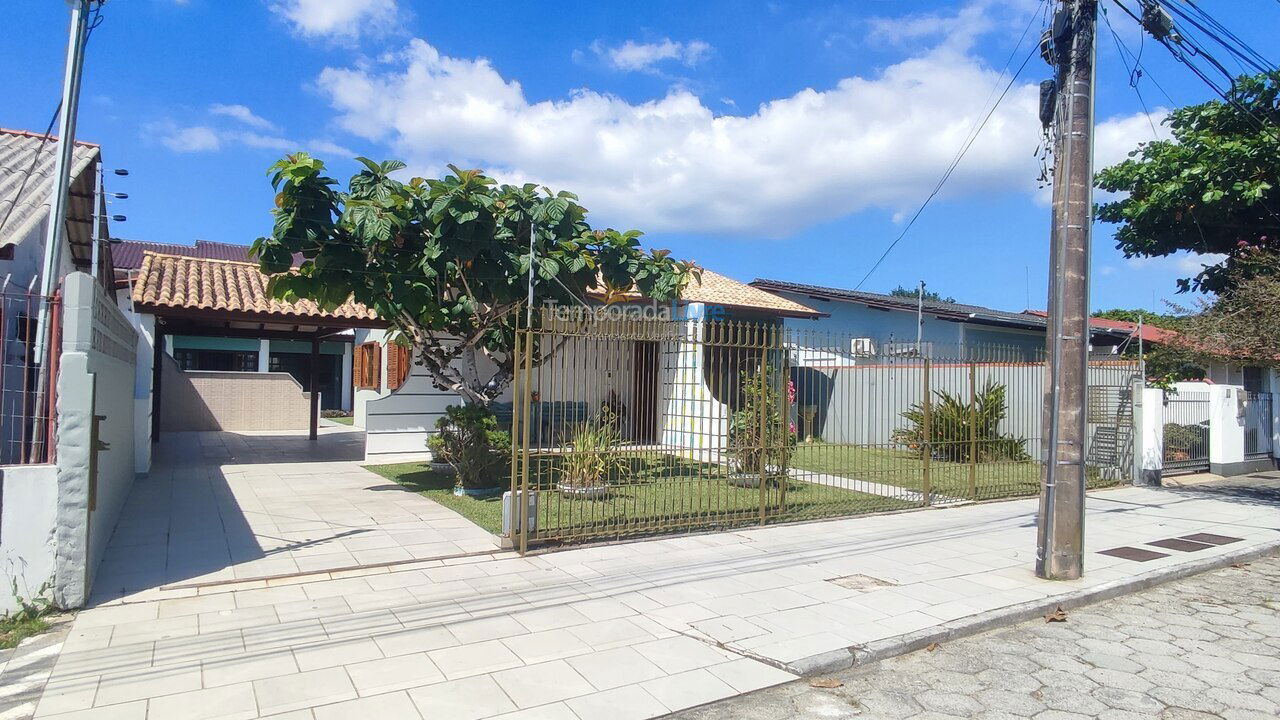 Casa para aluguel de temporada em Florianopolis (Canasvieiras)