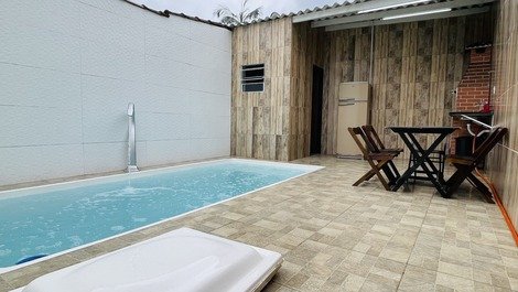 Casa con piscina ideal para momentos en familia!