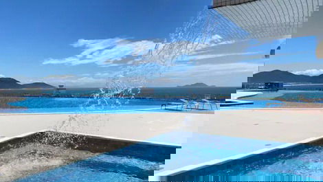 "Disfruta del lujo junto al mar: APARTAMENTO DE 3 DORMITORIOS FINAMENTE AMUEBLADO