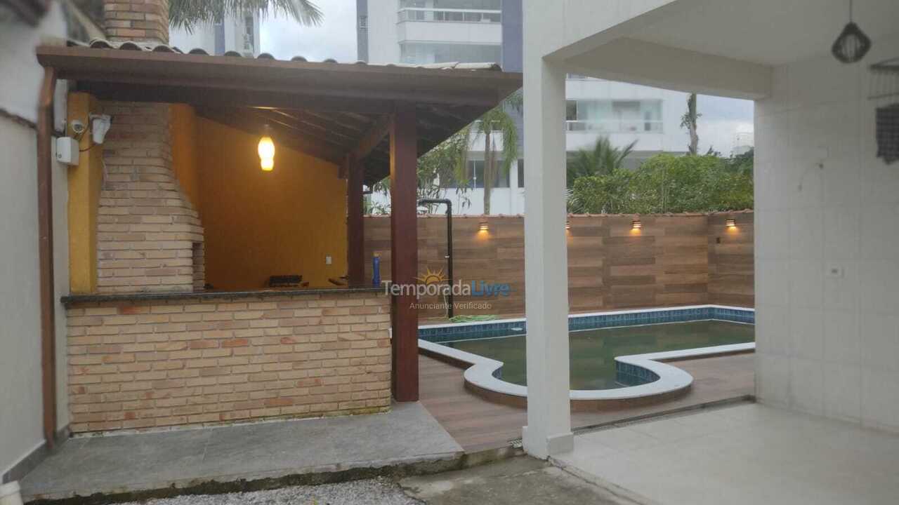 Casa para alquiler de vacaciones em Ubatuba (Praia das Toninhas)