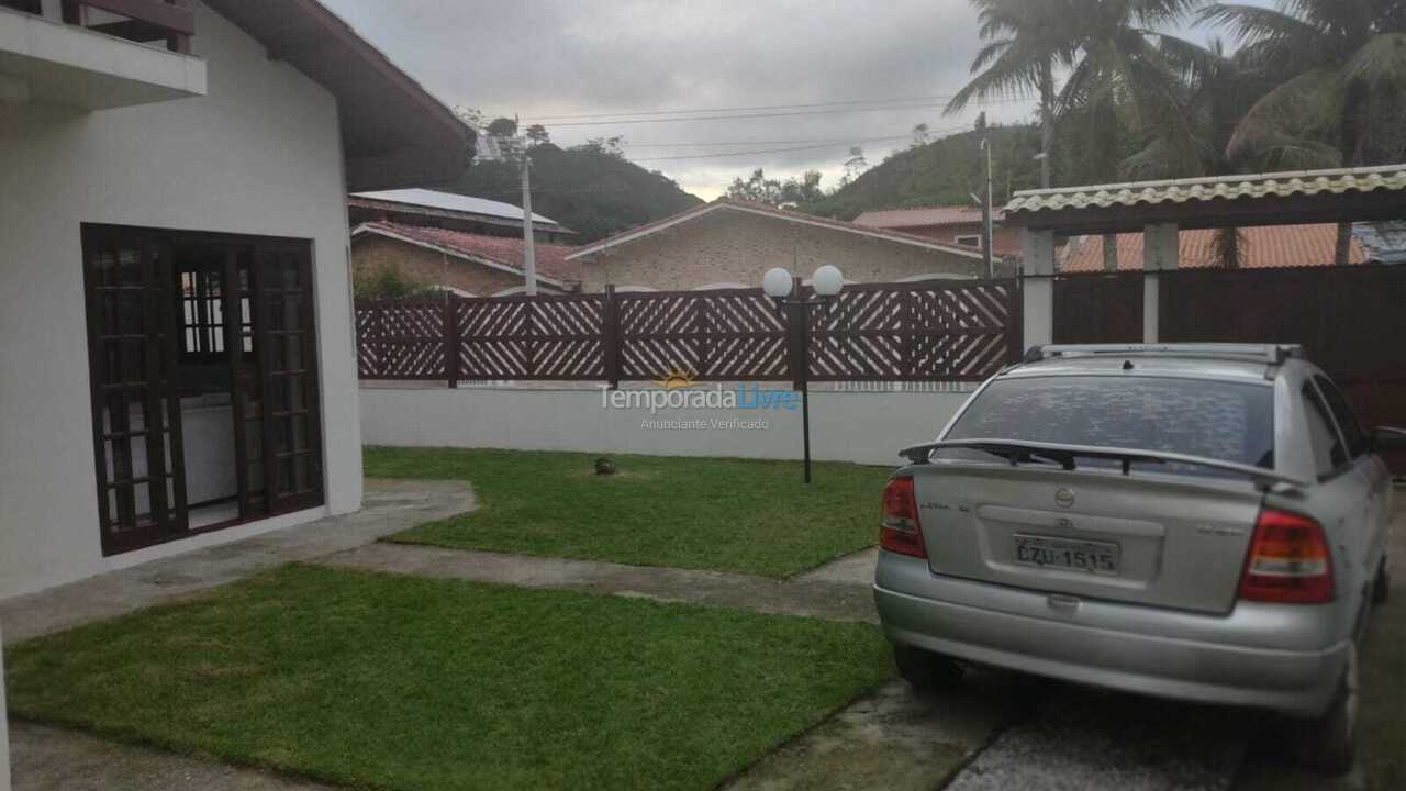 Casa para alquiler de vacaciones em Ubatuba (Praia das Toninhas)