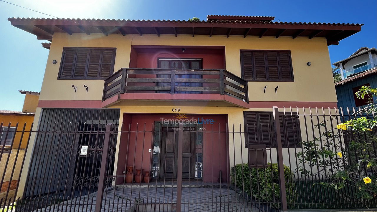 Casa para aluguel de temporada em Florianópolis (Praia da Lagoinha)