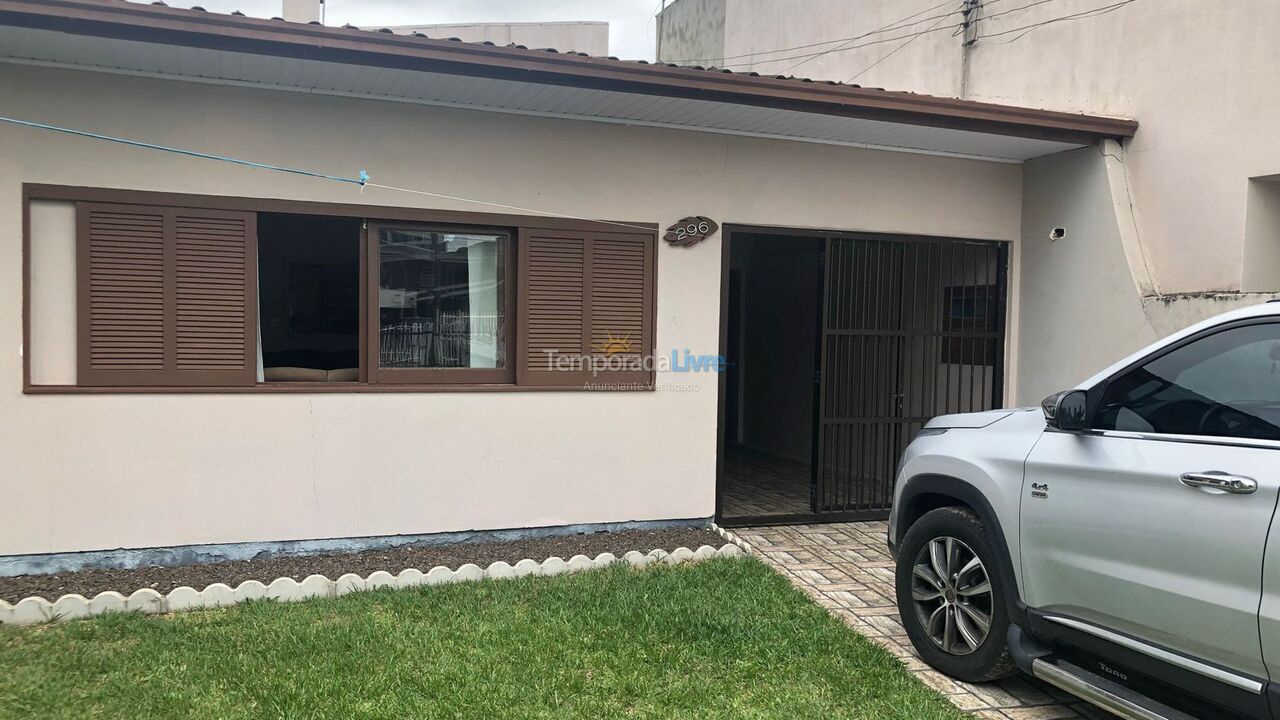 Casa para aluguel de temporada em Torres (Centro)