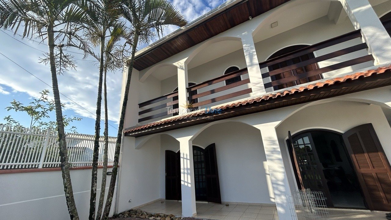 Casa para alquiler de vacaciones em Guaratuba (Coroados)