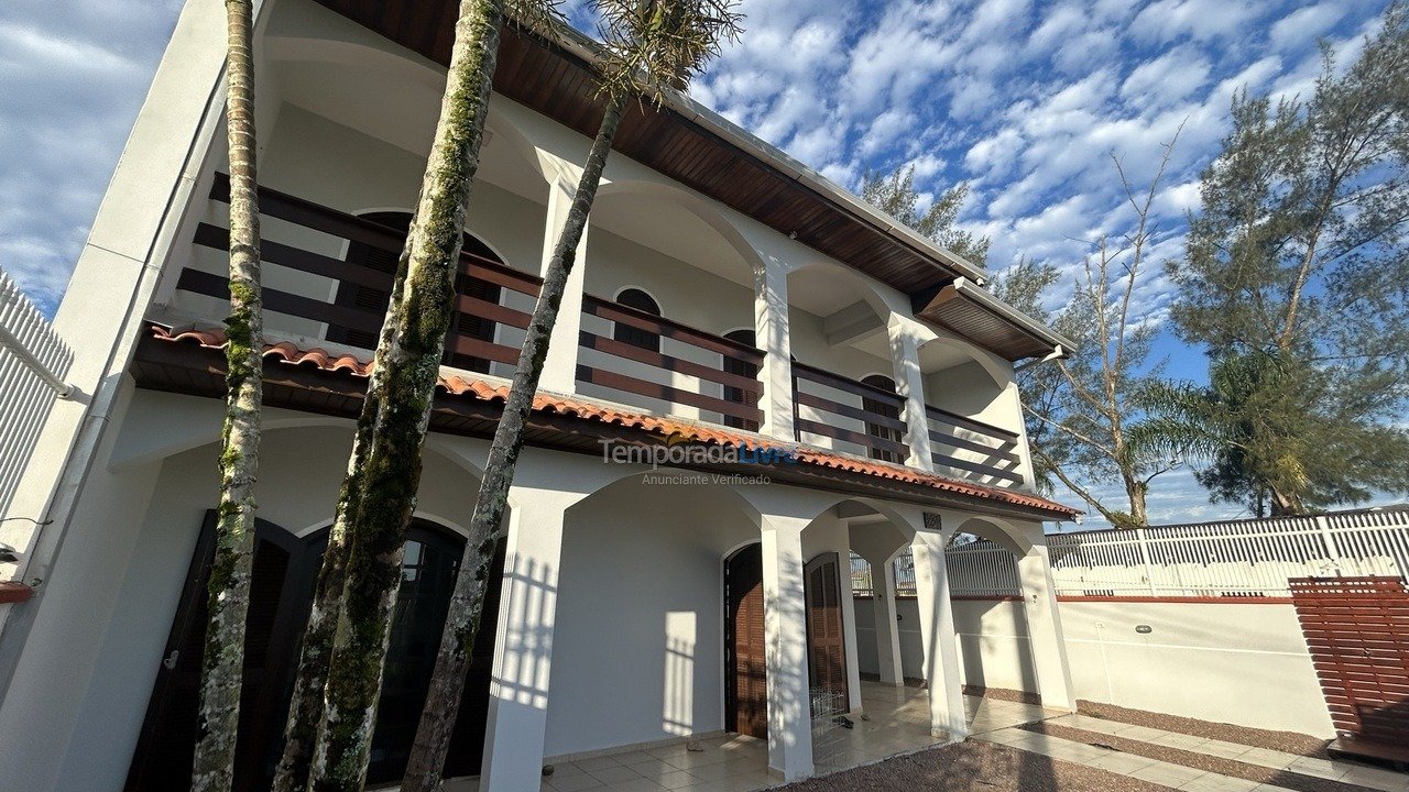 Casa para alquiler de vacaciones em Guaratuba (Coroados)