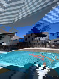 Morada Califórnia com Piscina e churrasqueira espaçosa para 15 pessoas