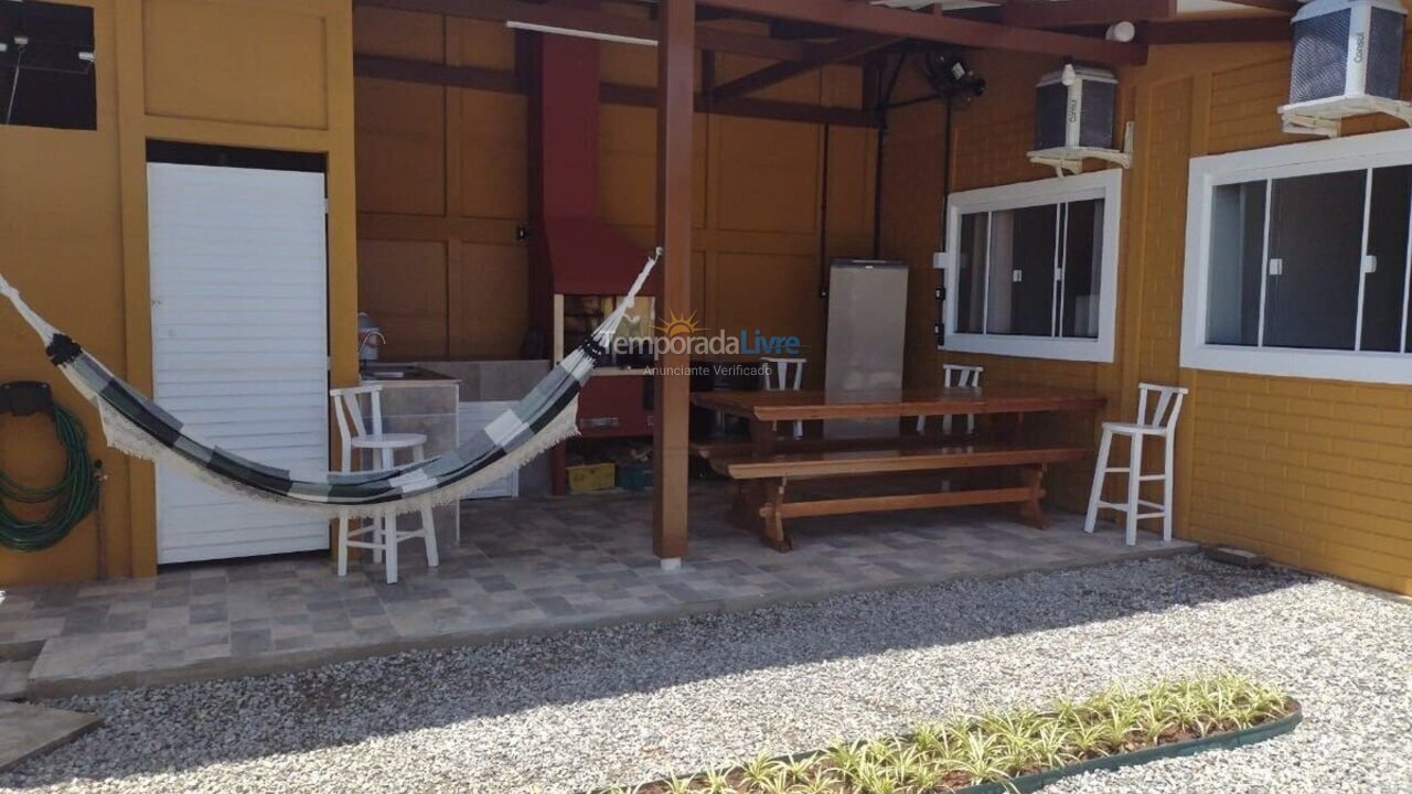 Casa para aluguel de temporada em Navegantes (Meia Praia)