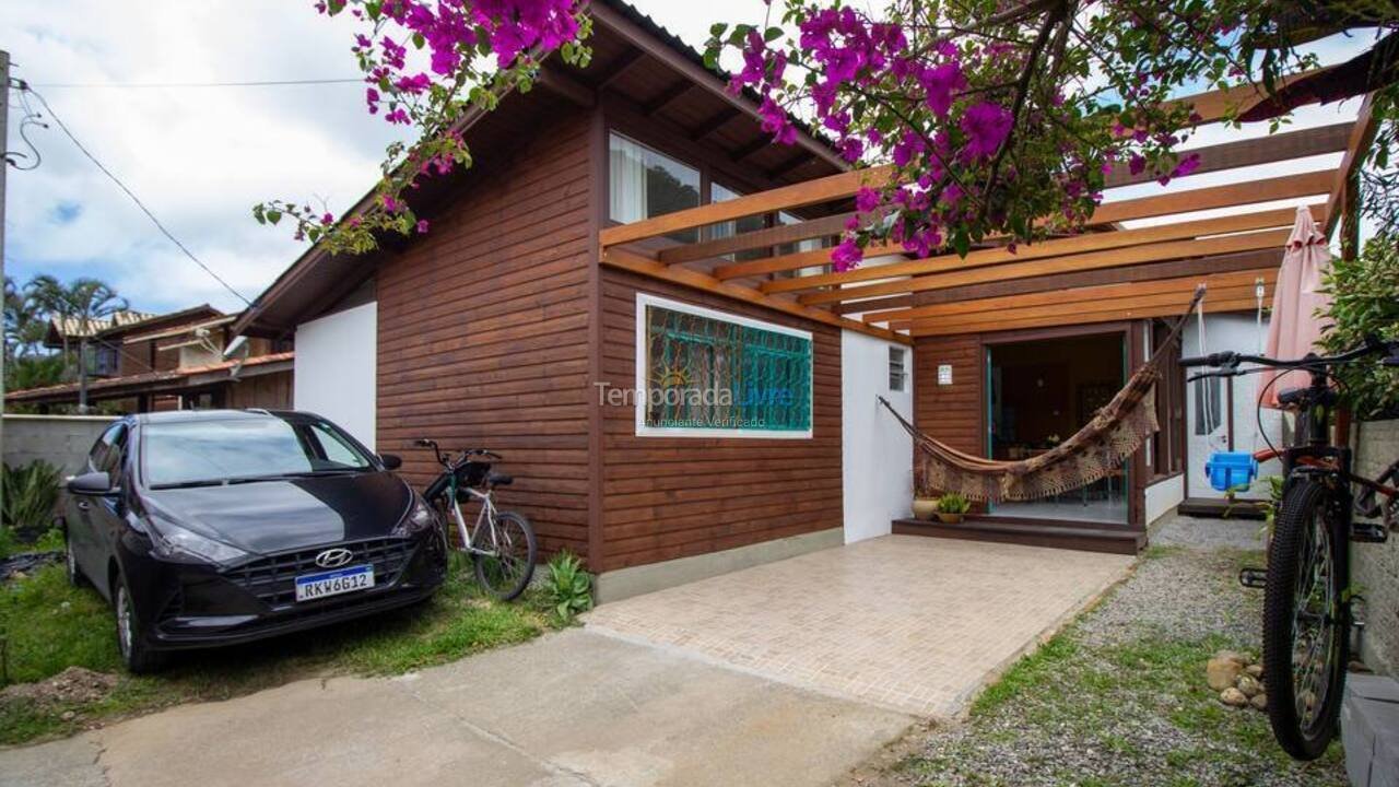 Casa para aluguel de temporada em Florianópolis (Praia da Armação)