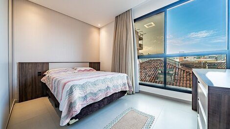 200 - Apartamento con 03 dormitorios y vistas a la playa de Mariscal