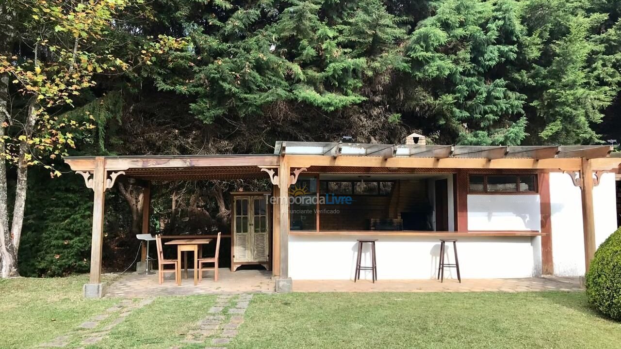 Casa para alquiler de vacaciones em Campos do Jordão (Colinas Capivari)