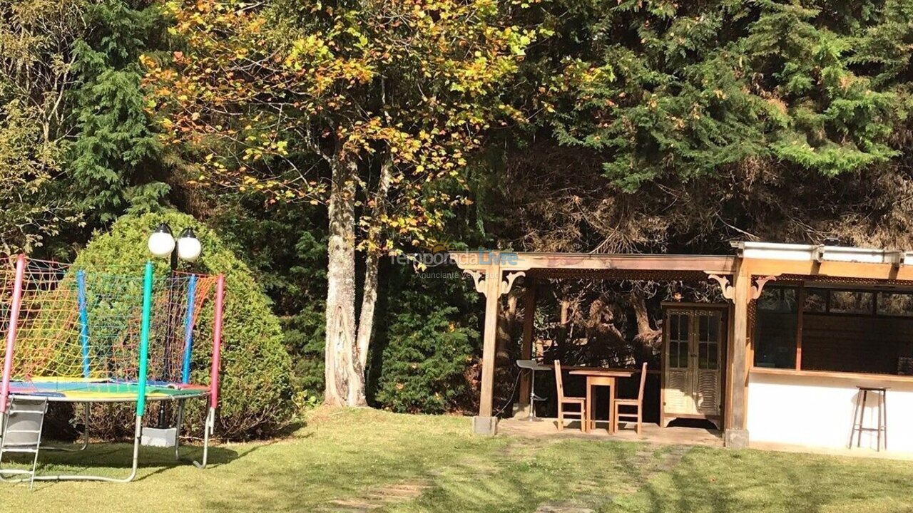 Casa para aluguel de temporada em Campos do Jordão (Colinas Capivari)