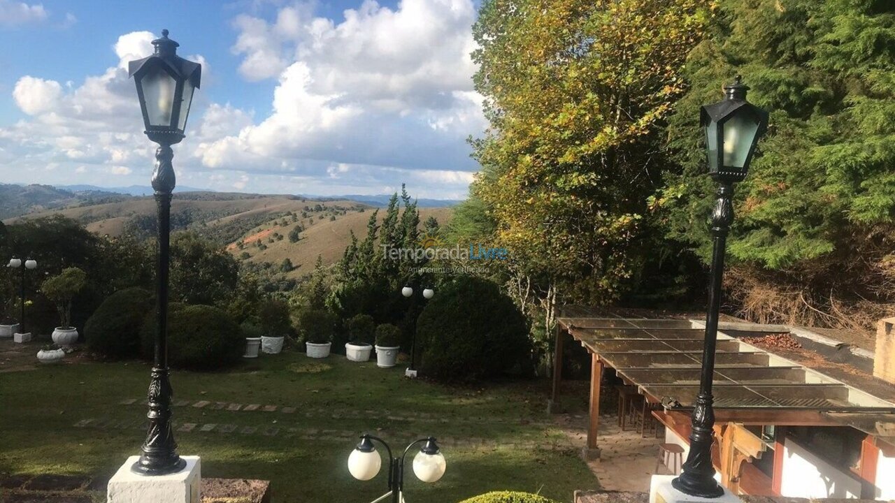 Casa para aluguel de temporada em Campos do Jordão (Colinas Capivari)