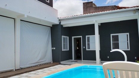Casa Dúplex "Show de Bola", com piscina e terraço, toda mobiliada.