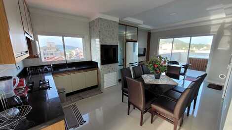 254 - Cobertura duplex com 3 suítes próximo a praia de Bombinhas