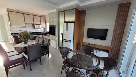 254 - Cobertura duplex com 3 suítes próximo a praia de Bombinhas