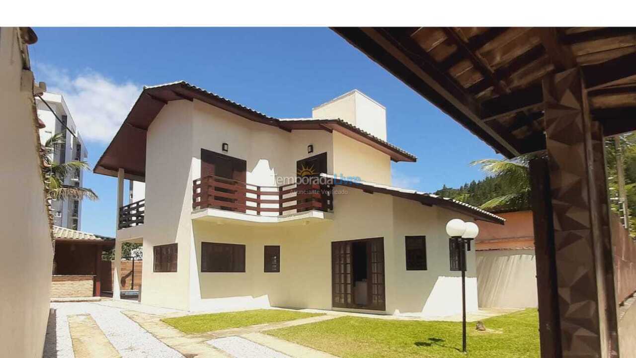 House for vacation rental in Ubatuba (Praia das Toninhas)