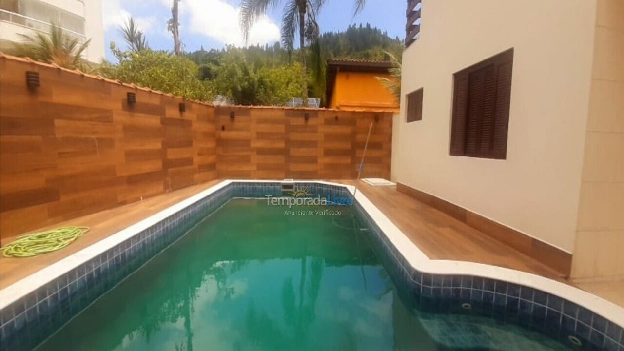 House for vacation rental in Ubatuba (Praia das Toninhas)