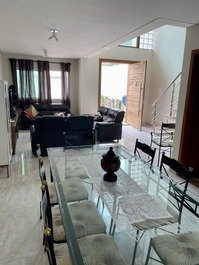 House close to the beach, 4 suites, barbecue, swimming pool with waterfall