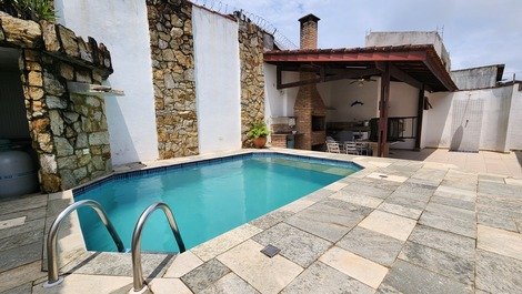House 4 bedrooms Cove close to the beach, prime location, swimming pool, chur.