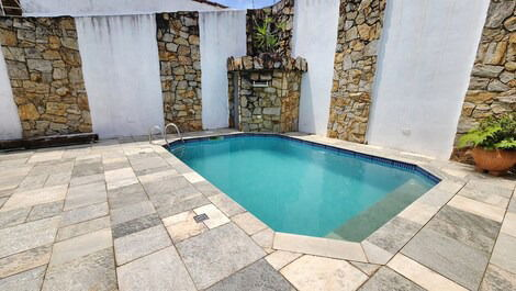 House 4 bedrooms Cove close to the beach, prime location, swimming pool, chur.