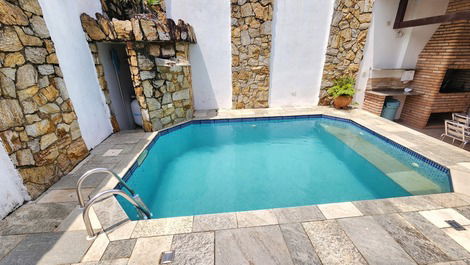 House 4 bedrooms Cove close to the beach, prime location, swimming pool, chur.