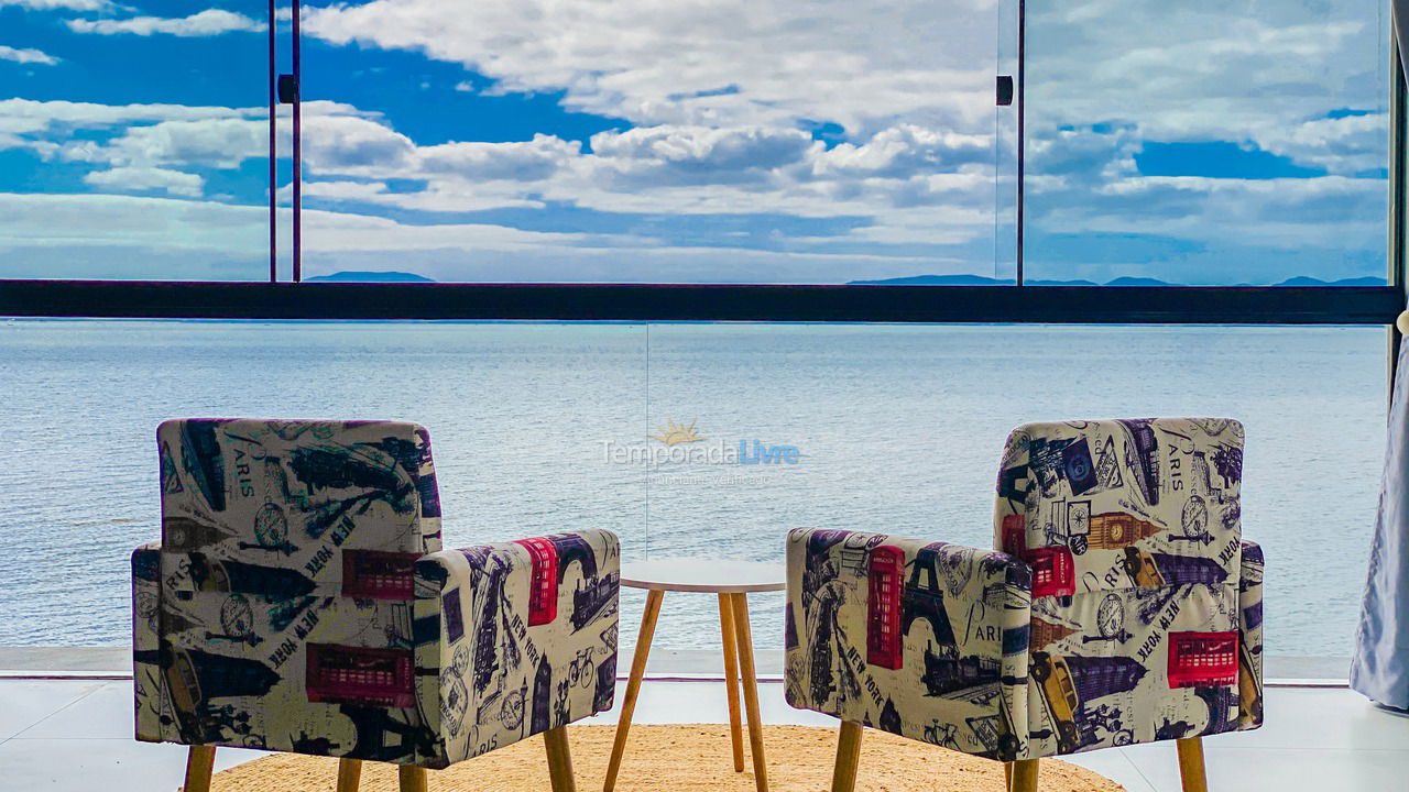 Casa para aluguel de temporada em Biguaçu (Praia São Miguel)