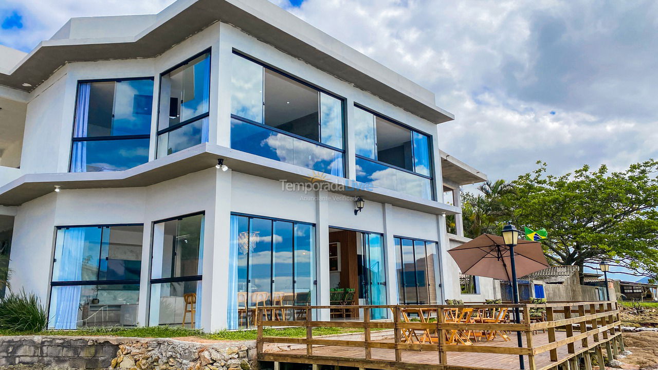 Casa para aluguel de temporada em Biguaçu (Praia São Miguel)