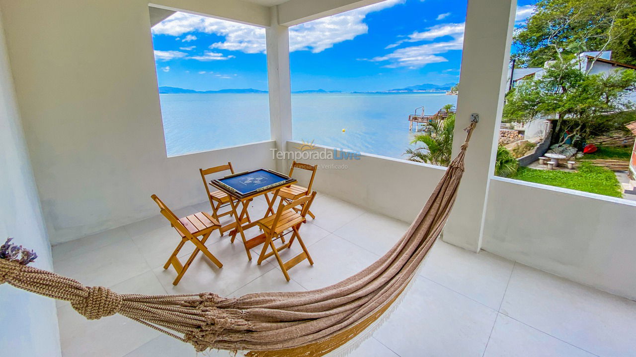 Casa para aluguel de temporada em Biguaçu (Praia São Miguel)