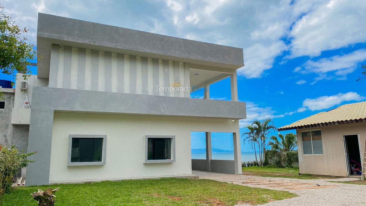 Casa para aluguel de temporada em Biguaçu (Praia São Miguel)