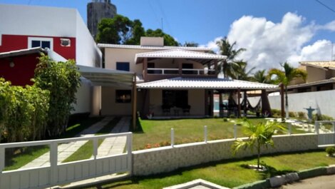 Seasonal rental for up to 14 people in Condomínio Paraíso with 4...