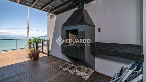 Leme - Seaside townhouse with 4 suites for up to 12 people.
