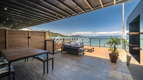 Leme - Casa adosada junto al mar con 4 suites con capacidad para 12 personas.