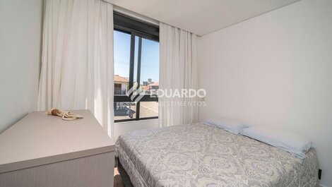 Triplex beira mar com 04 suítes para 12 pessoas.