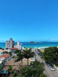 Beautiful palm coverage. Close to the sea. Sea and mountain view