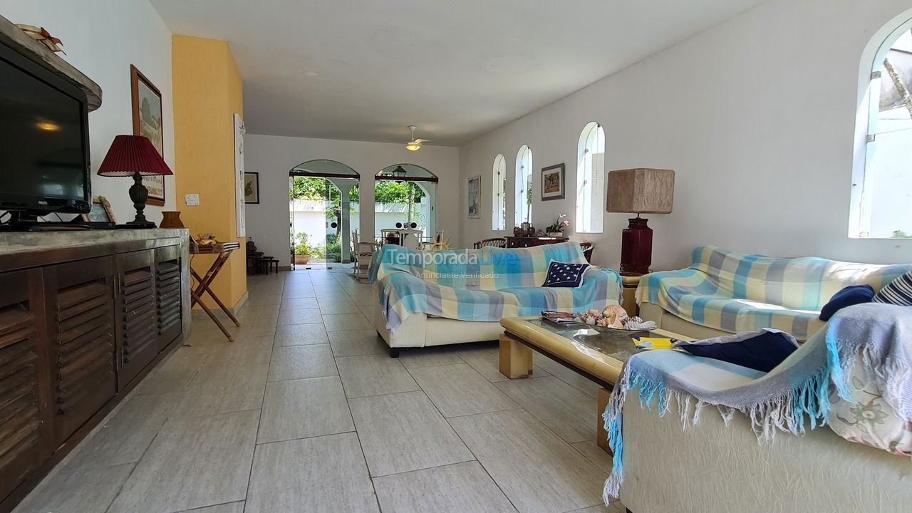 Casa para aluguel de temporada em Guarujá (Praia da Enseda)