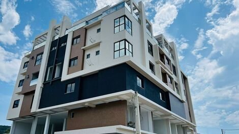 Lindo Apartamento 2 suítes a 120mts Praia Mariscal com Piscina( Novo)