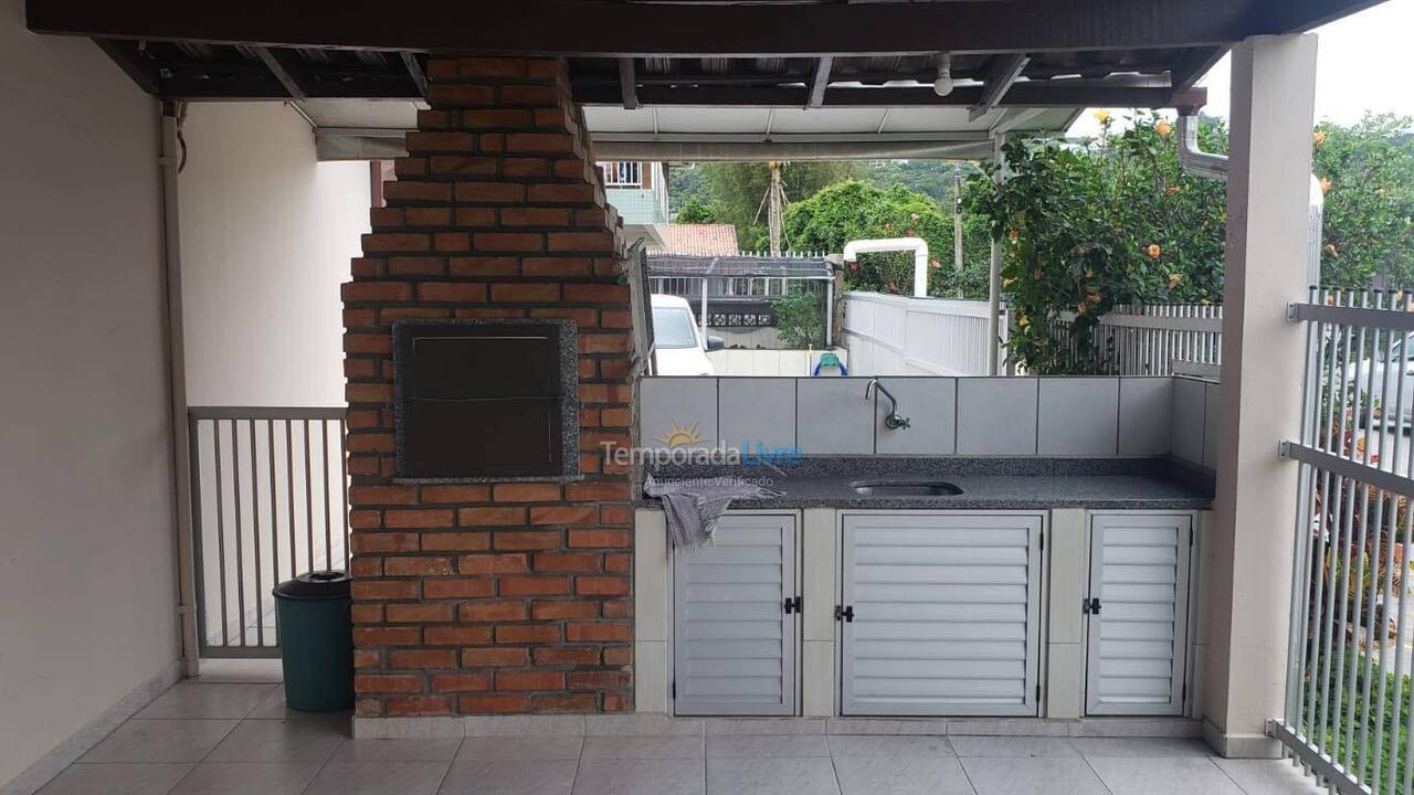 Casa para alquiler de vacaciones em Bombinhas (Praia de Bombas)