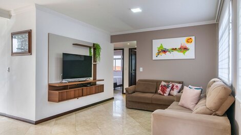 Amplio y completo apartamento de 3 habitaciones en Praia de Bombinhas