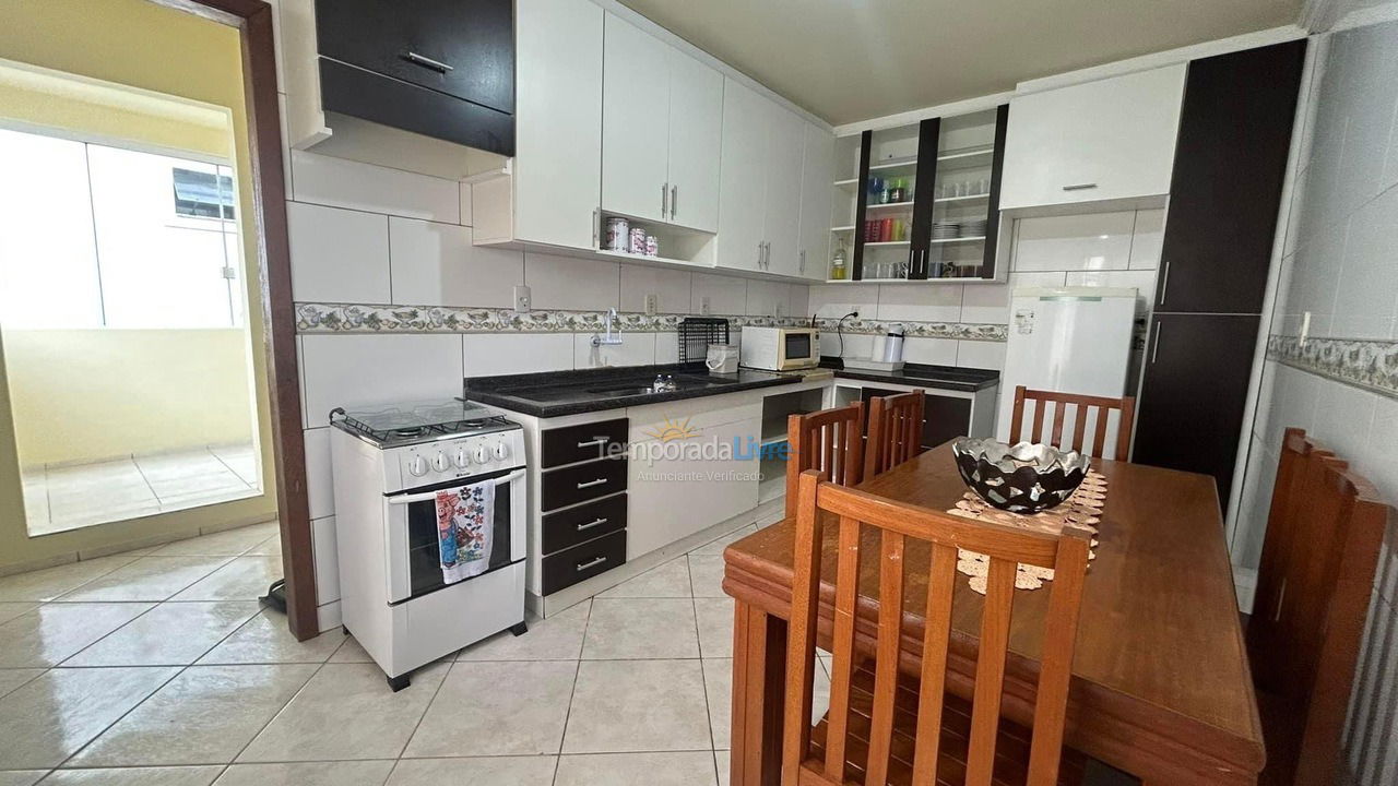 Casa para alquiler de vacaciones em Bombinhas (Praia de Bombas)