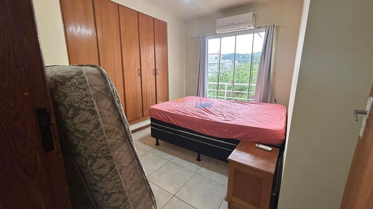 Casa para alquiler de vacaciones em Bombinhas (Praia de Bombas)