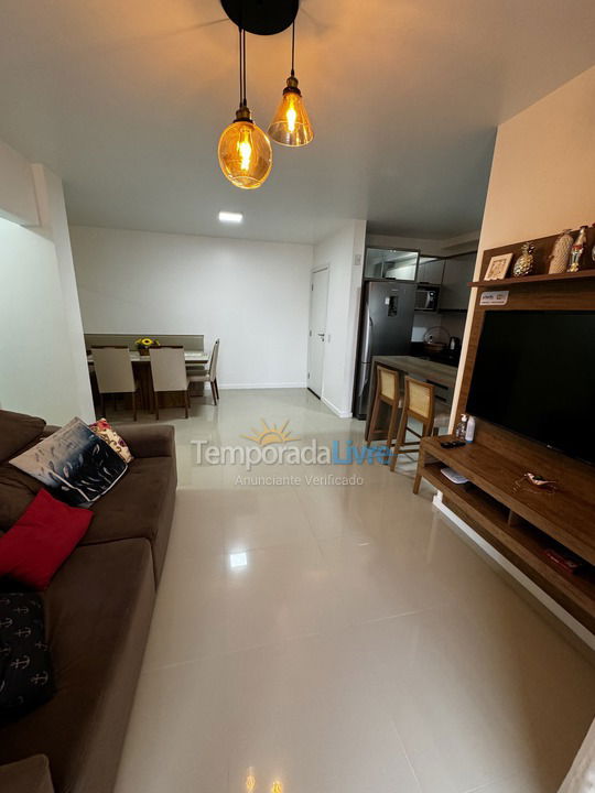 Apartamento para aluguel de temporada em Governador Celso Ramos (Praia de Palmas)