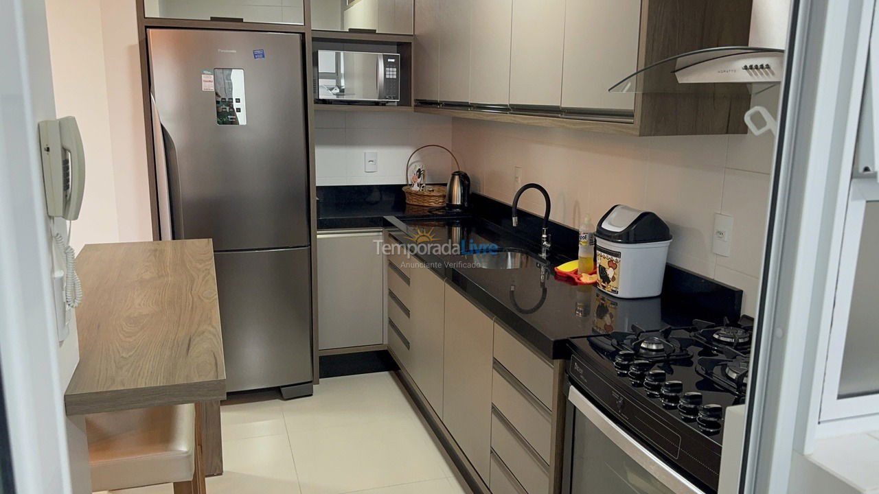 Apartamento para aluguel de temporada em Governador Celso Ramos (Praia de Palmas)