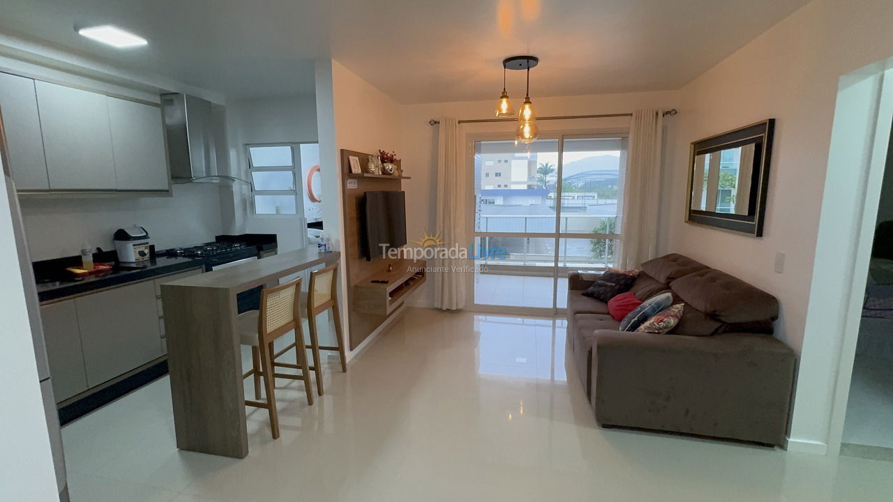 Apartamento para aluguel de temporada em Governador Celso Ramos (Praia de Palmas)